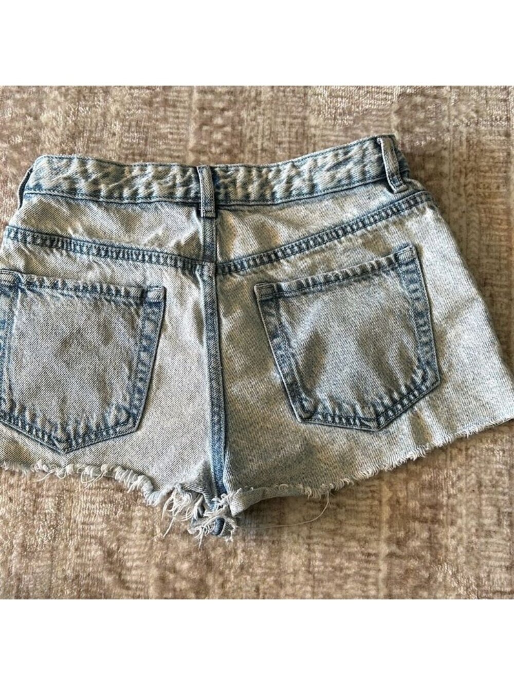 💎size 26 light wash jean shorts mini shorts - Picture 2 of 2